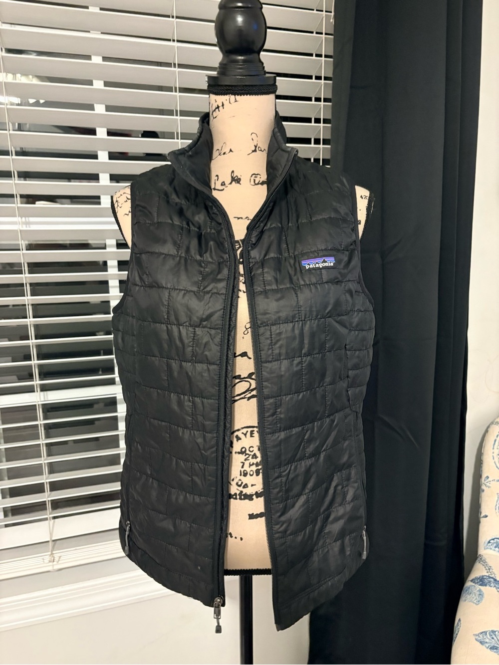 Patagonia Black Jacket with Signature Multicolor Logo medium